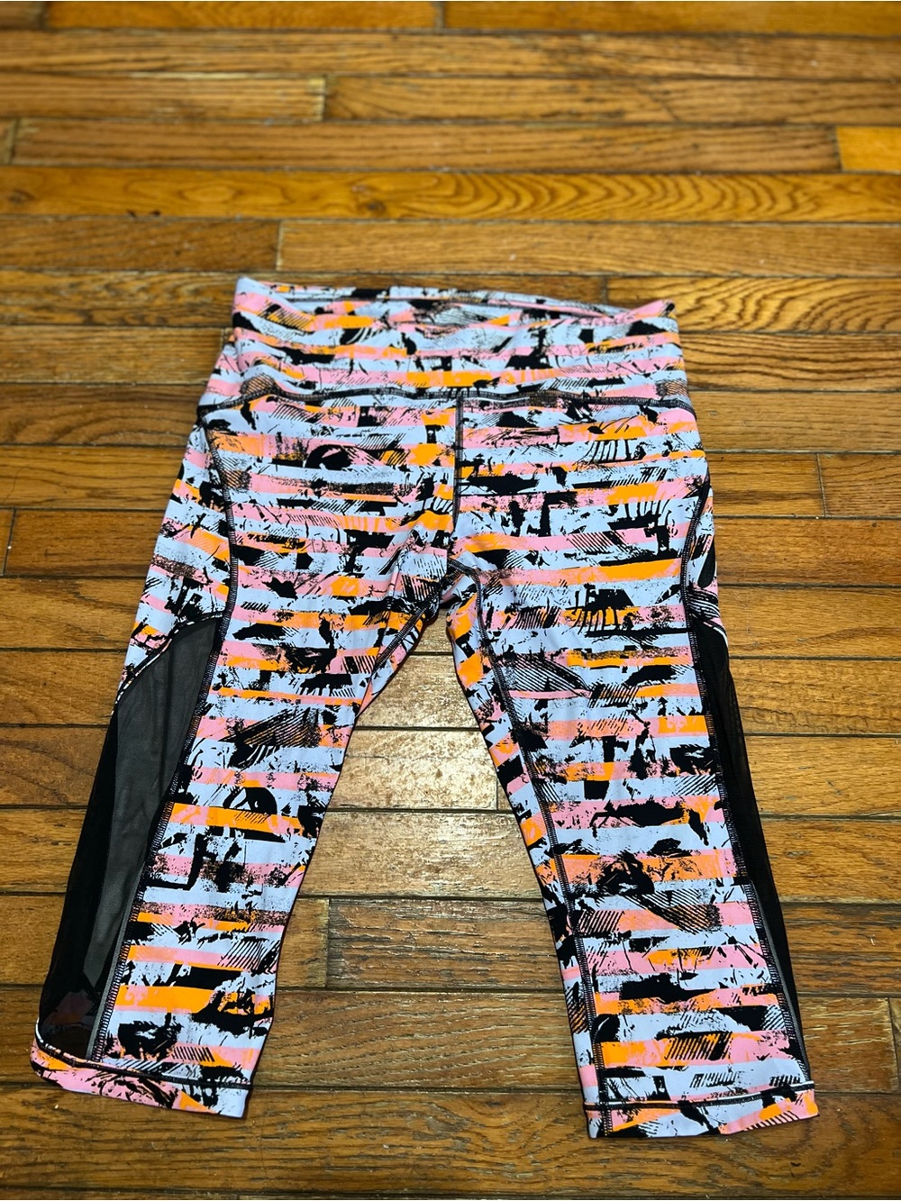 lululemon Women's Cropped Leggings Size 8 Multicolor Abstract Mesh Pockets
